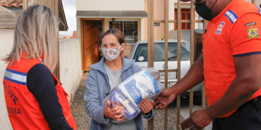 Duzentas e noventa e oito famílias em situação de vulnerabilidade cadastradas no CadÚnico receberão cestas básicas entregues pela Defesa Civil