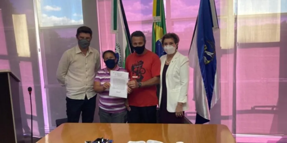 A cerimônia aconteceu na sede da Prefeitura de Ponta Grossa.