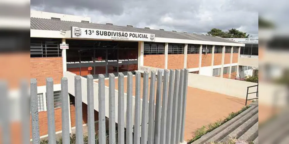 O homem foi detido e levado à delegacia de Ponta Grossa. 