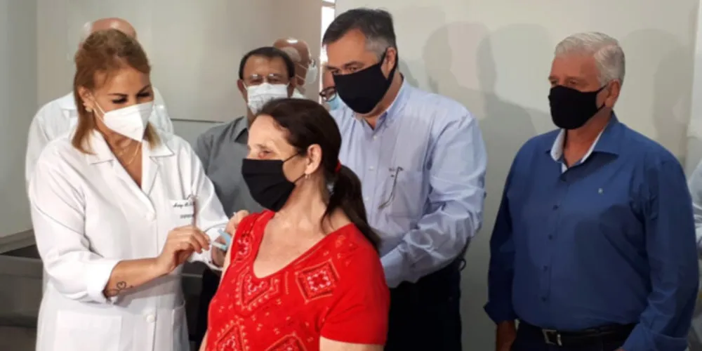 Imagem ilustrativa da imagem No PR, 30 mil doses de vacinas foram aplicadas no feriado