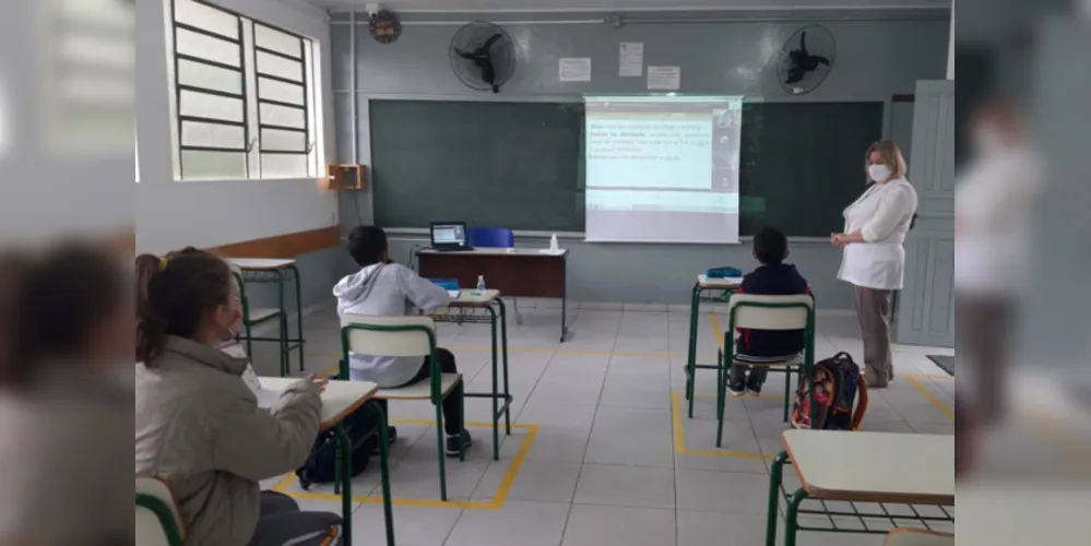 Imagem ilustrativa da imagem Duzentos colégios retornaram às aulas presenciais no PR
