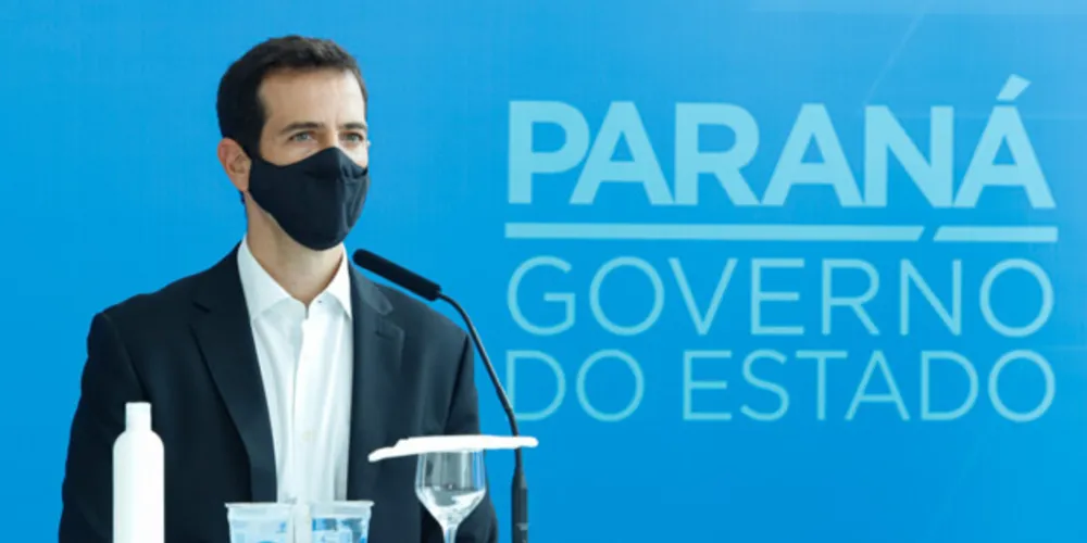 Centenas de alunos da rede estadual do Paraná voltam gradativamente às aulas presenciais a partir desta segunda-feira 