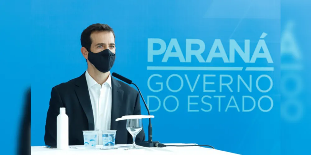 Centenas de alunos da rede estadual do Paraná voltam gradativamente às aulas presenciais a partir desta segunda-feira 