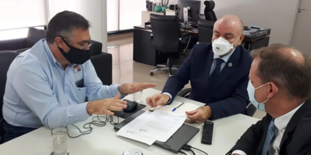Imagem ilustrativa da imagem PR defende antecipar vacinas para trabalhadores da Educação