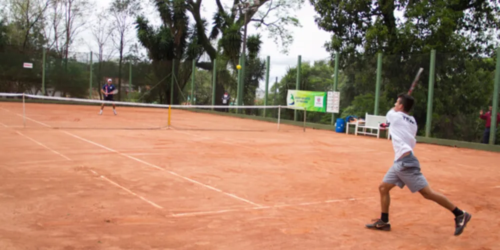 Imagem ilustrativa da imagem Série especial retrata 70 anos da Federação de Tênis no PR