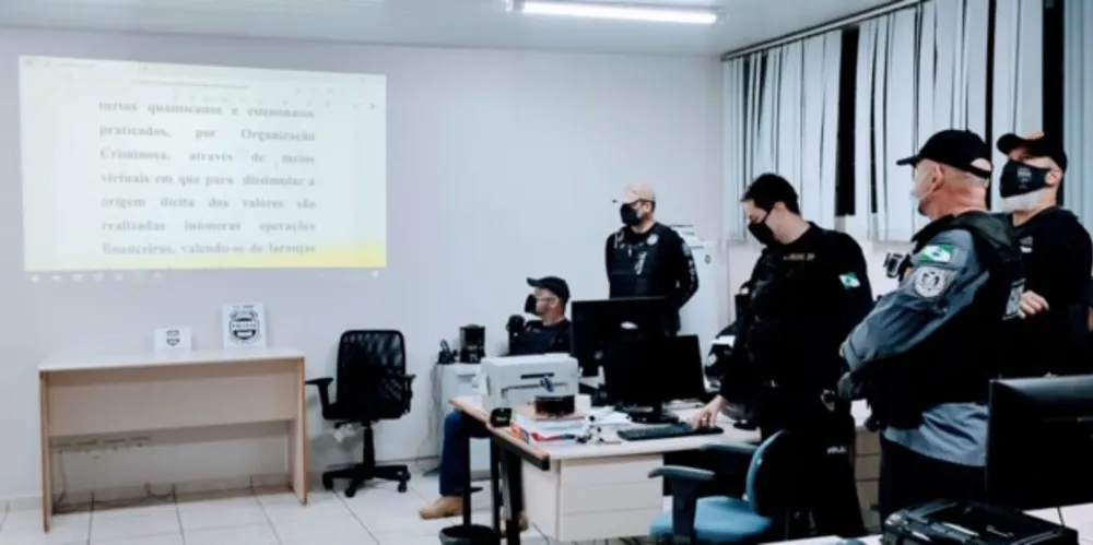 Um total de 13 mandados de busca e apreensão e 3 mandados de prisão foram cumpridos