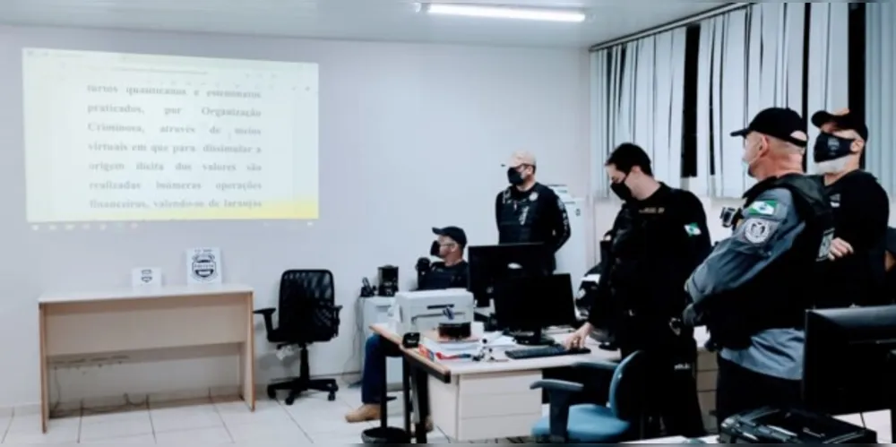 Um total de 13 mandados de busca e apreensão e 3 mandados de prisão foram cumpridos