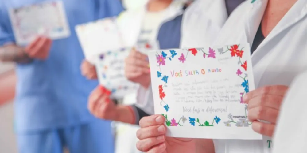Profissionais de Enfermagem do HU-UEPG receberam cartas de alunos