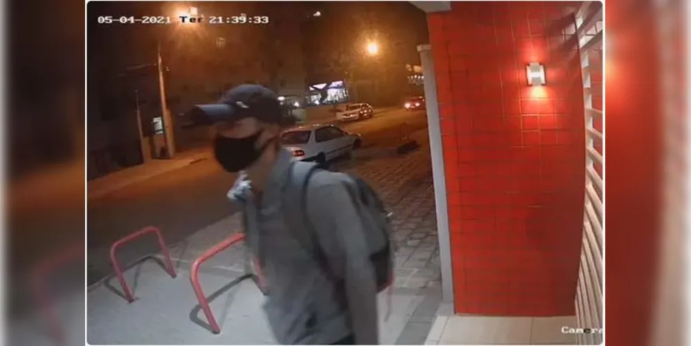 Suspeito é visto deixando apartamento de Marcos Vinício
