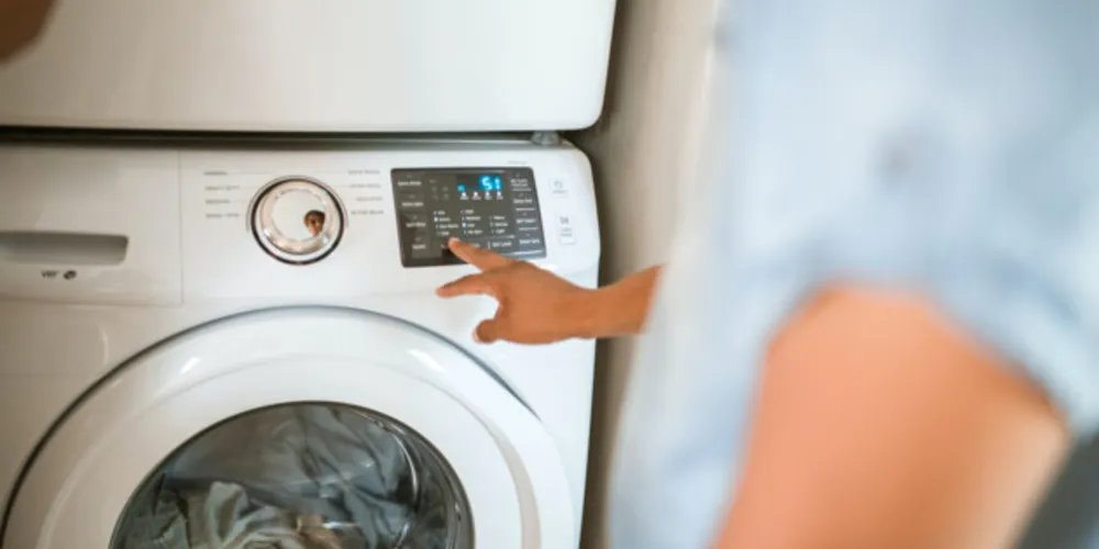 Associação recomenda economia de água em todos os condomínios paranaenses e sugere reaproveitar água da máquina de lavar roupas em calçadas