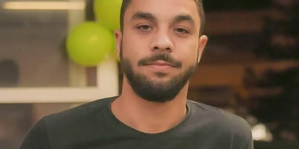 Thiago Freitas de Souza, 32 anos, pediu que traficantes diminuíssem o barulho para que sua filha pudesse dormir