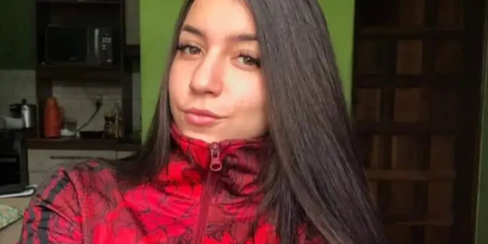 Raissa Alves, 20 anos, fugiu de uma perseguição ao ser vista empinando uma motocicleta em Curitiba