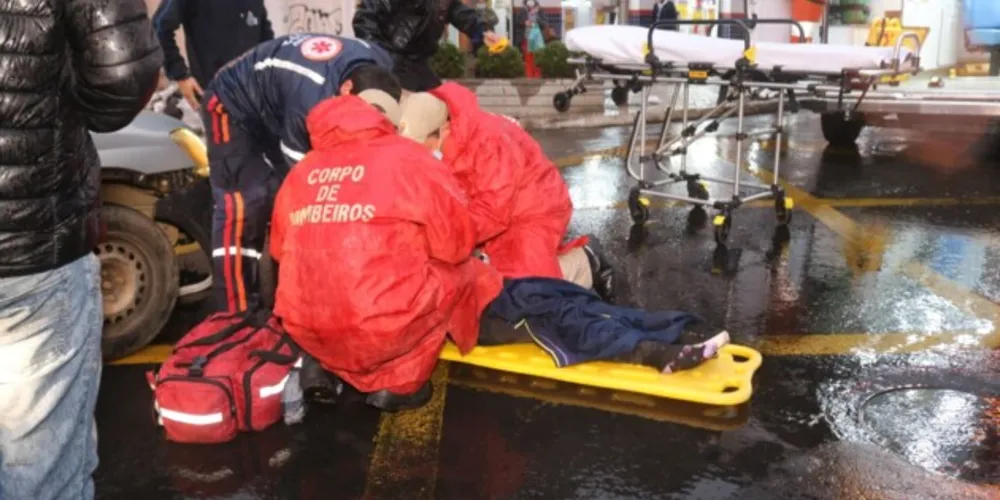 Imagem ilustrativa da imagem Jovem é atropelada no centro de Ponta Grossa