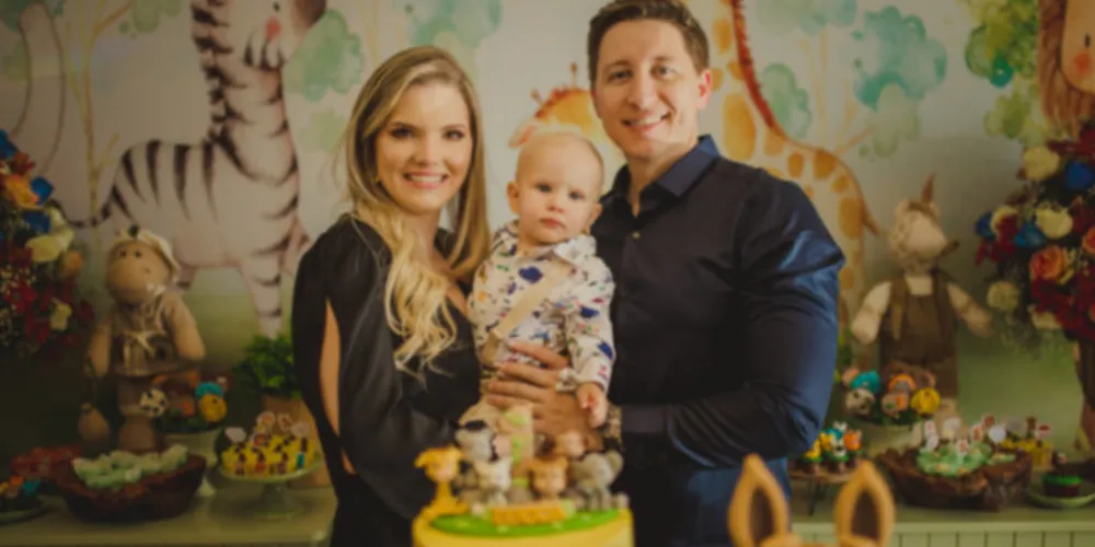 BDAY – No último fim de semana, Angeline Barbur Gugelmin e Gellisson Gugelmin celebraram ao lado de seus familiares a chegada do primeiro aniversário do pequeno Lucca Barbur Gugelmin. Da coluna RC os votos de alegrias e realizações