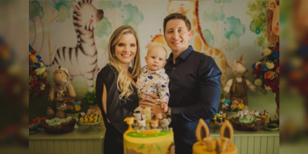BDAY – No último fim de semana, Angeline Barbur Gugelmin e Gellisson Gugelmin celebraram ao lado de seus familiares a chegada do primeiro aniversário do pequeno Lucca Barbur Gugelmin. Da coluna RC os votos de alegrias e realizações