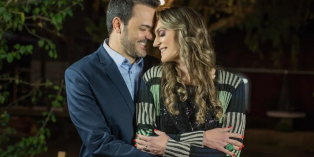 LOVE - Franck e Valeska Bobato neste sábado (5) brindam seus 16 anos de união e cumplicidade. O casal além de uma relação bem sucedida, tendo como fruto, a linda e doce Maria Clara, é também destaque na vida profissional. Da coluna RC os votos de uma união regada por muito amor e realizações