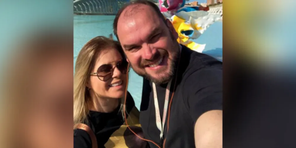 BDAY - O empresário Marcelo Clivati foi muito cumprimentado na última segunda-feira (21). No registro especial, Marcelo com sua esposa Gabriela Clivati. Da coluna RC os votos de felicidades.