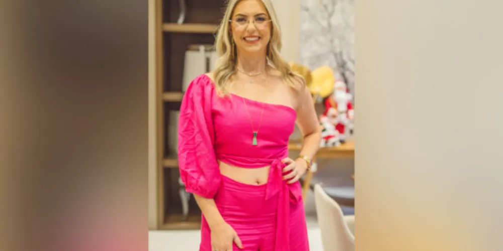 BRINDE À VIDA - Bianca Calixto Laureano foi muito cumprimentada pela passagem de seu aniversário na última segunda - feira (19). Da coluna RC os votos de realizações e alegrias. 