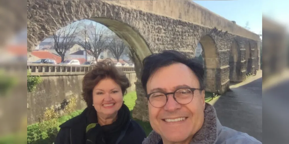 FELICITAÇÕES  - O engenheiro civil Carlos Mendes Fontes Neto celebra a passagem de seu aniversário nesta quarta - feira (14). No registro especial Carlos ao lado de sua esposa Luisa Cristina dos S. Fontes. Da coluna RC os votos de felicidades e prosperidade.