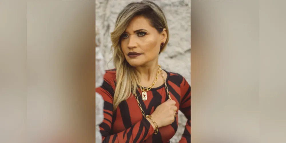 BELA – Elisangela Januário abrilhanta a coluna RC desta sexta-feira com sua beleza e elegância. Elisangela é destacada em nossa cidade por sua competência e determinação e principalmente por sempre participar das principais iniciativas sociais de nossa cidade.