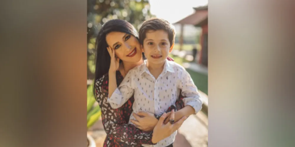 No registro especial recheado de amor e cumplicidade, a estilista Fernanda Nadal e seu filho João Fernando Nadal Pimentel.  