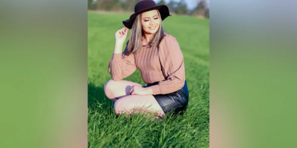 BDAY – Manuela Ribas Marques será muito cumprimentada na próxima segunda-feira (26), pela chegada de seus quinze anos. Ela é filha da psicanalista Marlise Ribas Martins e enteada do jornalista Mário Martins. A data será celebrada ao lado de familiares e amigos. Da coluna RC os votos de alegrias e realizações.