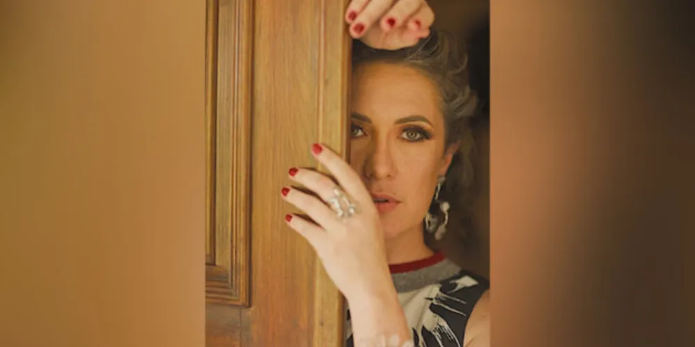 FELICITAÇÕES – Paula Cosmoski Campagnoli receberá as felicitações pela passagem de seu aniversário nesta quinta - feira (15). Paula é destacada profissional da Odontologia e sempre está envolvida em ações sociais e filantrópicas da nossa cidade. Da coluna RC os votos de alegrias e realizações.