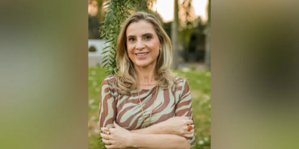 FELICITAÇÕES - A competente profissional da odontologia Xenia Leite Santos receberá as felicitações pela passagem de seu aniversário nesta terça - feira (13). Xenia integra o time dos conceituados profissionais da Lemax Reabilitação Oral. Da coluna RC os votos de felicidades e sucesso! 