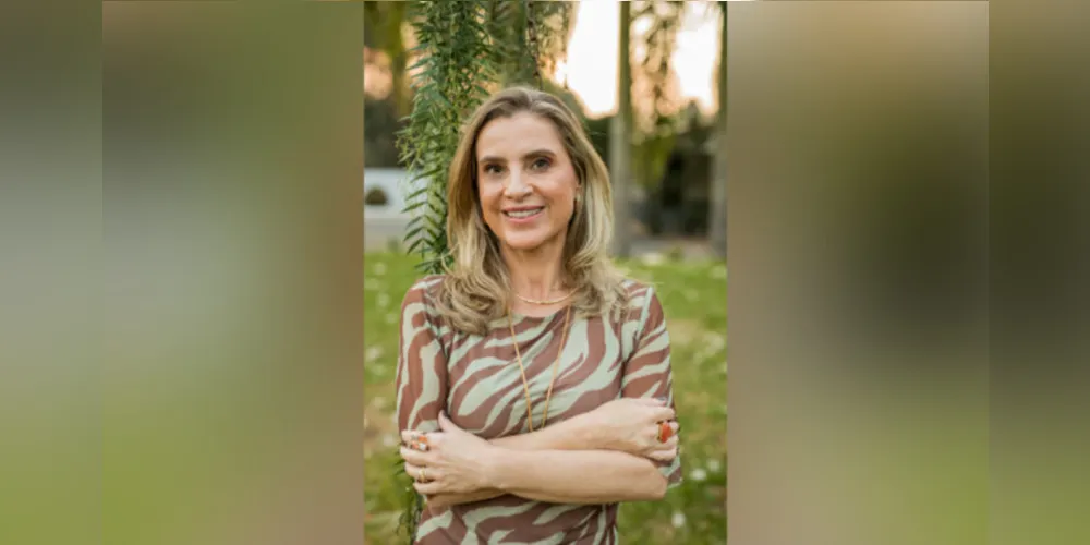 FELICITAÇÕES - A competente profissional da odontologia Xenia Leite Santos receberá as felicitações pela passagem de seu aniversário nesta terça - feira (13). Xenia integra o time dos conceituados profissionais da Lemax Reabilitação Oral. Da coluna RC os votos de felicidades e sucesso! 