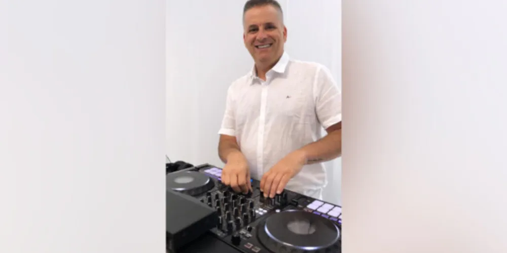FELICITAÇÕES - O DJ mais badalado dos Campos Gerais reserva a terça-feira (10), para celebrar a troca de idade. Mauricio Cury, requisitado para os maiores eventos empresariais e sociais da região, Mauricio tem se reinventado em meio à pandemia sempre trazendo lançamentos e novidades para seus seguidores. Fruto de um trabalho impecável e de uma dedicação intensa Mauricio coleciona elogios por onde se apresenta. Da coluna RC os votos de muitas realizações e alegrias!