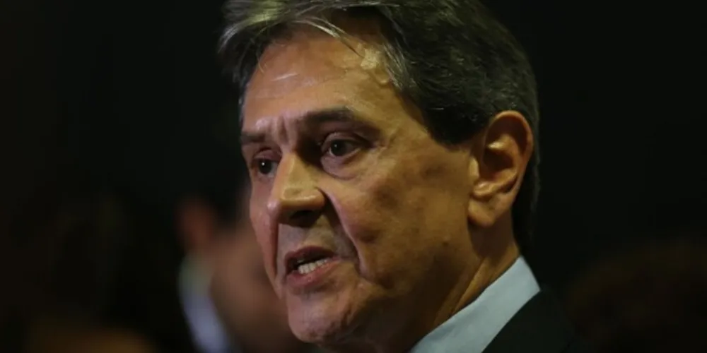Jefferson ficará em isolamento social inicial de 14 dias, como acontece com todos os que ingressam no sistema prisional