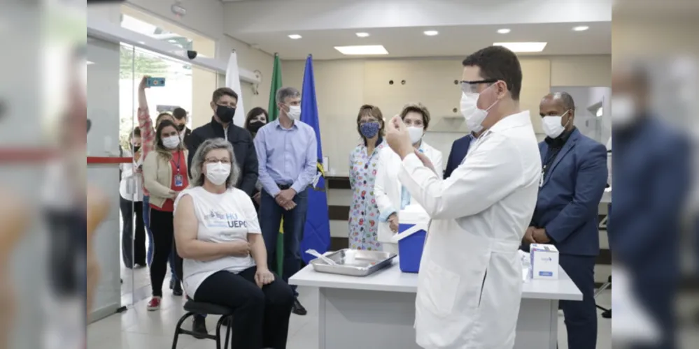 A estimativa é que 10.900 recebam a primeira dose contra a Covid-19