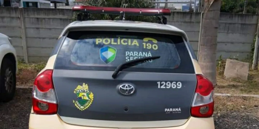 Condutor pulou do veículo em movimento e foi alvejado com dois tiros