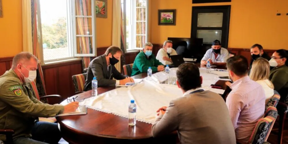 Prefeito Artur Butina se reuniu com representantes da Sanepar nesta semana