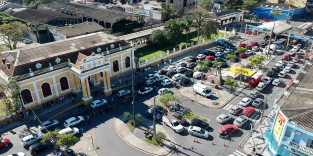 Entre doses recebidas e aplicadas, cidade é que mais vacina no Paraná