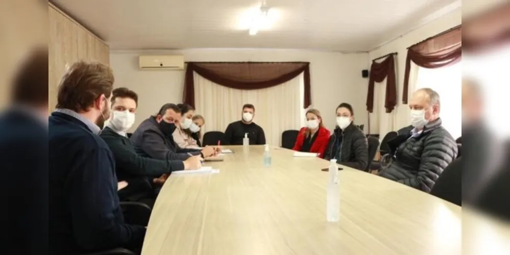Prefeito Osnei Stadler (DEM) esteve reunido com representantes do setor de saúde