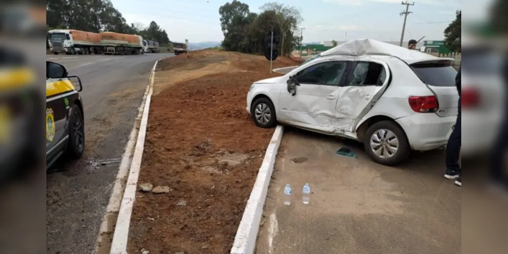 Colisão ocorreu na manhã deste domingo (6), na região dos Campos Gerais