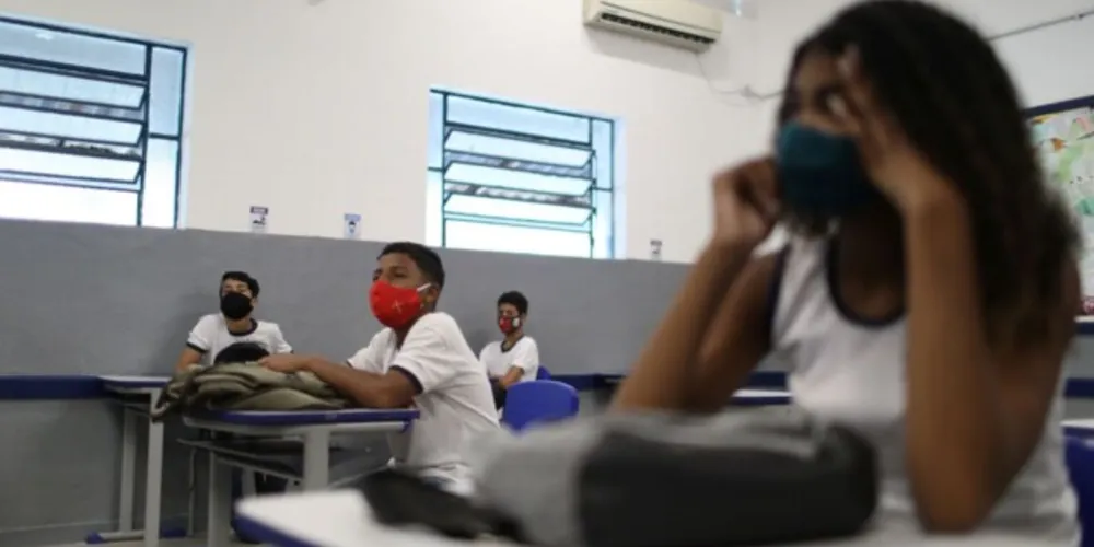 Segundo pesquisa, 56% ganharam peso, 44% se sentiram tristes, 38% ficaram com mais medo e 34% perderam o interesse pela escola