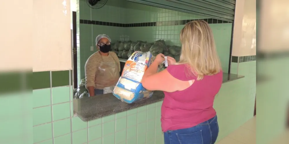 Projeto 'Merenda Solidária' entrega os kits mensalmente