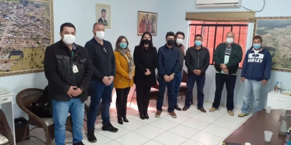 Prefeito Nato Moura (PSD) esteve reunido com representantes do setor de saúde na sexta-feira (18)