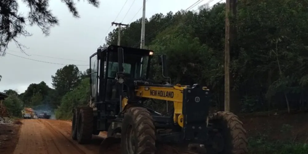 Estrada rural recebeu manutenção nesta quarta-feira (23)