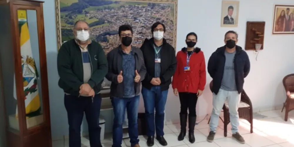 Prefeito recebeu a visita de representantes da Caixa Econômica
