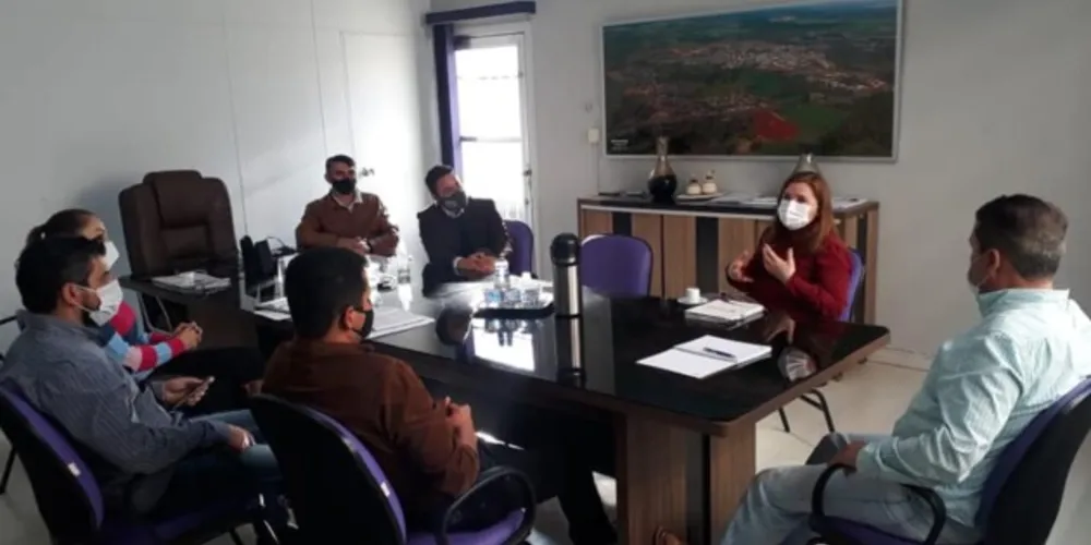 Deputada Leandre Dal Ponte participou de reunião com a gestão municipal nesta semana