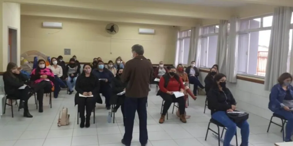 Arapoti promove capacitação para otimizar o ensino híbrido