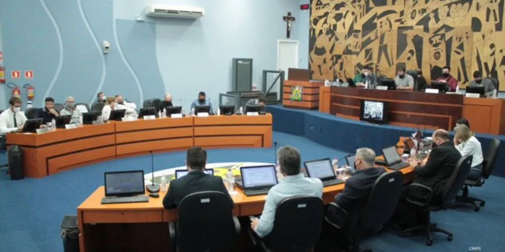 Vereadores no Plenário da Câmara Municipal de Ponta Grossa.