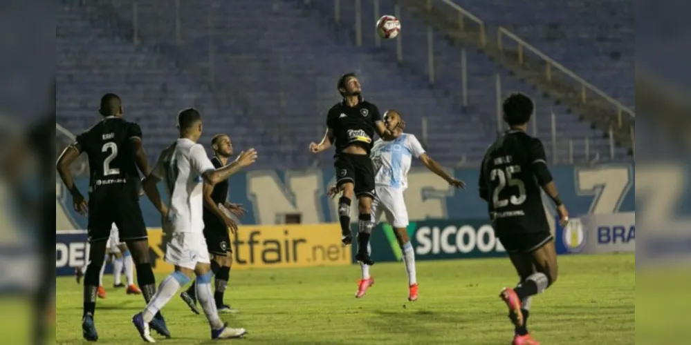 Time paranaense precisou correr atrás do placar duas vezes para buscar o empate