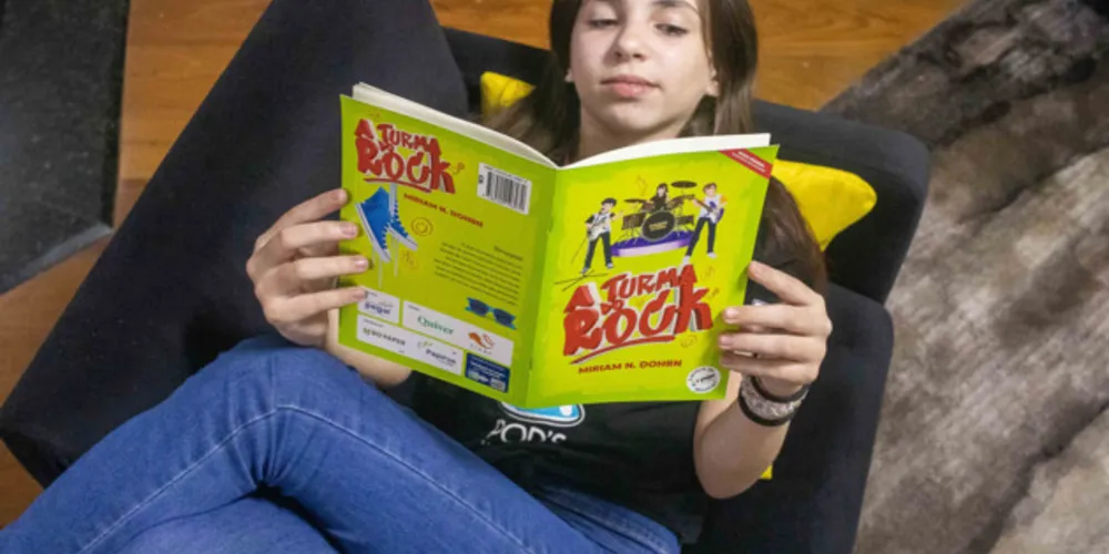 A jovem leitora Larissa Strack curtindo 'A Turma do Rock' 