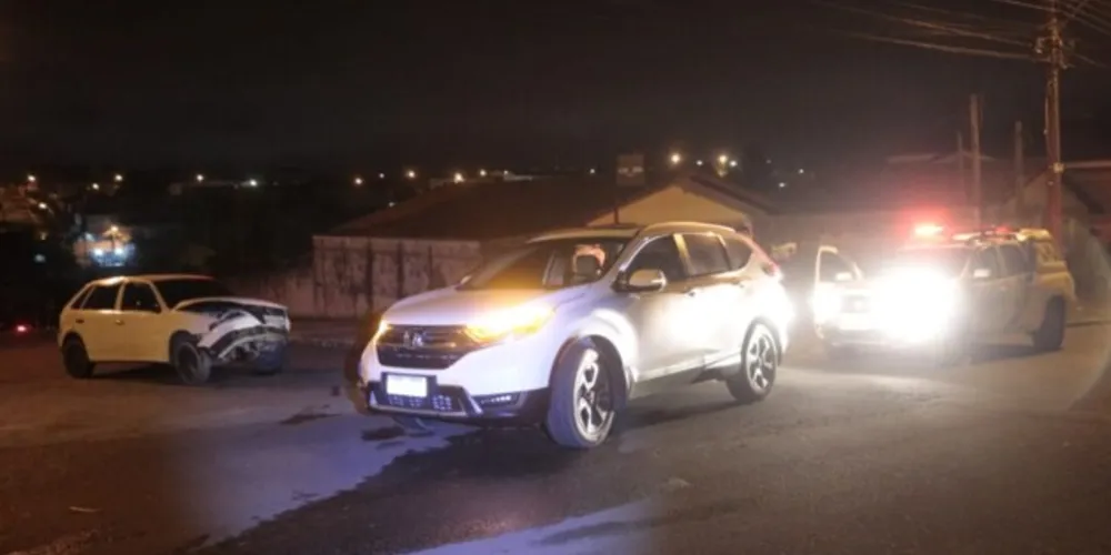 Veículo Gol teria furado a preferencial e atingindo um Honda CRV.