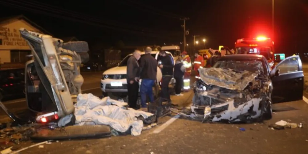 Acidente aconteceu na noite desta terça-feira (20)