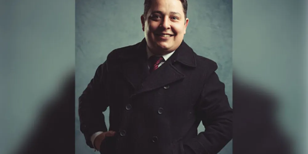 Aknaton Toczek Souza é advogado, pesquisador e professor.